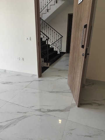 Room in 2.5 BHK Builder Floor at Smart World Gems, Sector 89 – for Sale