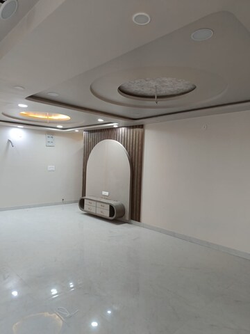 Room in 4 BHK Apartment at Shree Shyam Residency Mansarovar, Mansarovar – for Rent