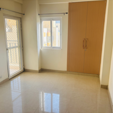 Room in 3.5 BHK Apartment at Amrapali Terrace Homes, Tech Zone 4 Greater Noida – for Rent