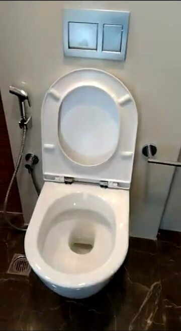Bathroom in 4 BHK Apartment at Worli – for Rent