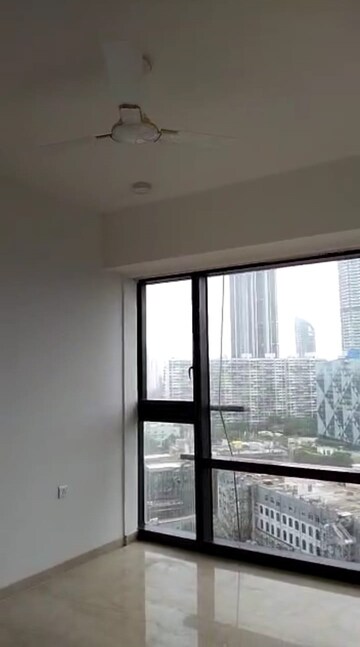 Room in 4 BHK Apartment at Worli – for Rent