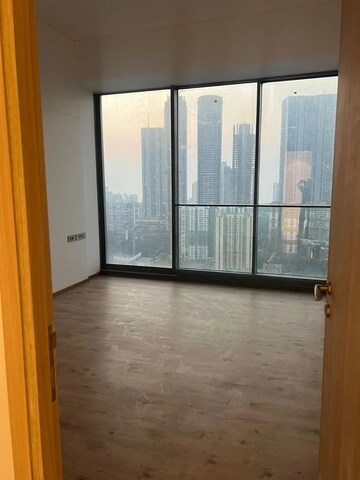 Room in 5 BHK Apartment at Rustomjee Crown, Prabhadevi – for Rent