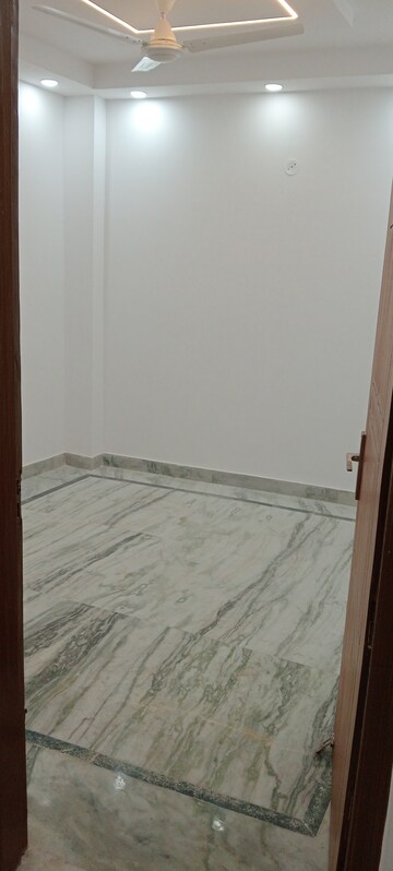 Room in 3 BHK Builder Floor at Govindpuri – for Sale