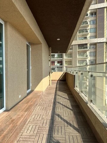 Balcony in 3 BHK Apartment at Lokhandwala Minerva Mahalaxmi, Mahalaxmi – for Rent