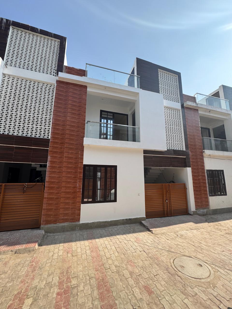 2 BHK + Study Room Independent House For Sale in Amresh Chaudhary 