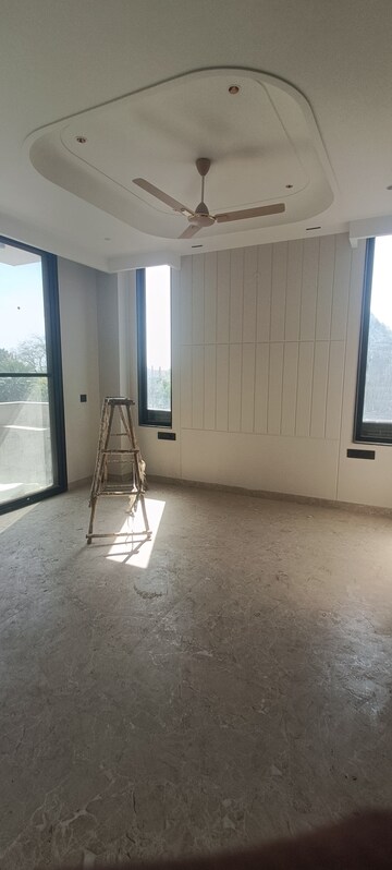 Room in 4 BHK Builder Floor at Ansal Sushant Lok I, Sector 43 – for Rent