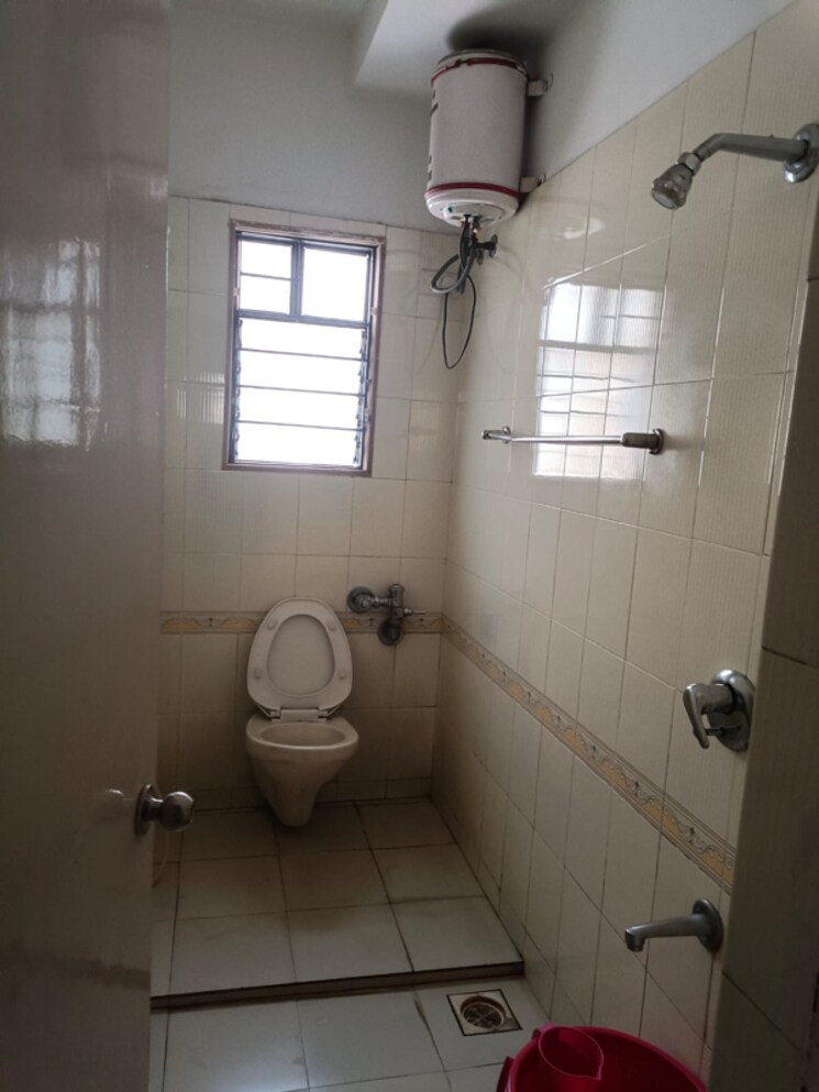 Bathroom, magarpatta-city-cosmos 3 Bedroom 1500 Sq.Ft. Apartment In Kharadi Bypass Road Pune 8367235