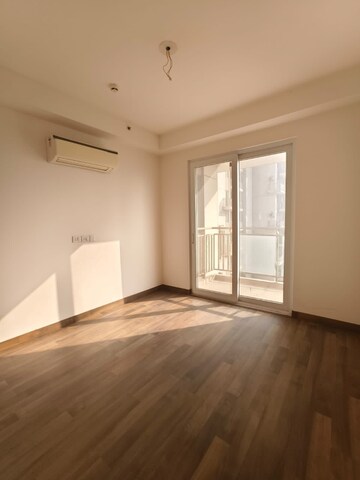 Room in 2 BHK Apartment at Signature Global Proxima, Sector 89 – for Rent