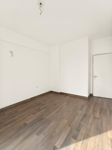 Room in 2 BHK Apartment at Signature Global Proxima, Sector 89 – for Rent