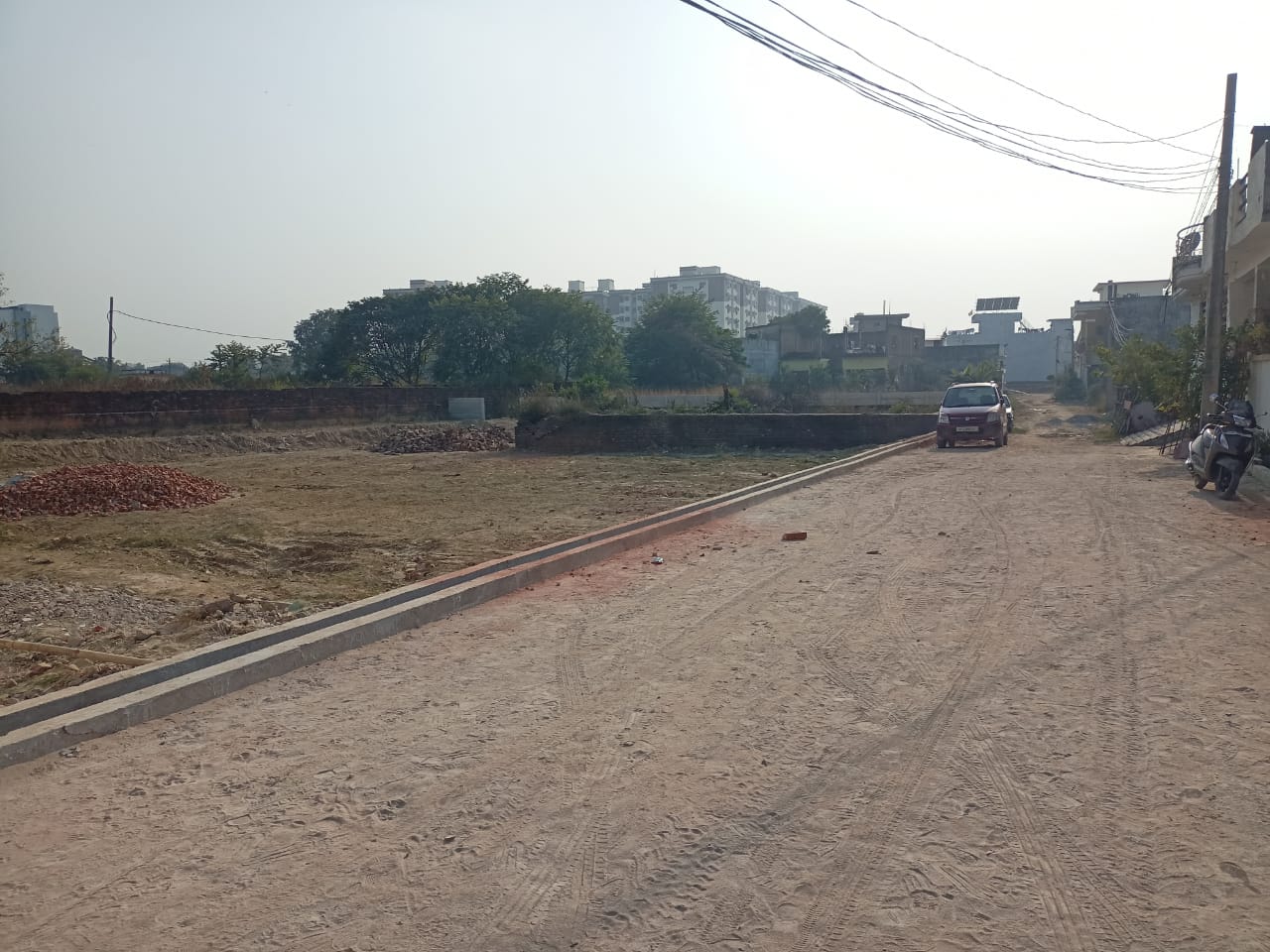 Plot For Sale in Gomtinager Extansion Amit