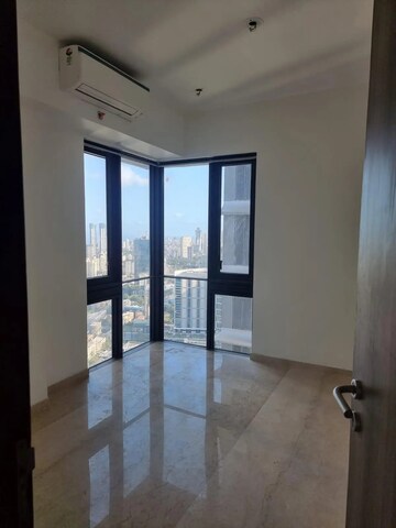 Room in 4 BHK Apartment at Lodha Marquise, Worli – for Rent