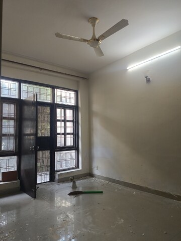 Room in 3 BHK Builder Floor at M2k Spring Floors, Sector 50 – for Rent