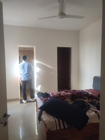 Furnished Amenities in 2.5 BHK Apartment at Emaar Emerald Floors, Sector 65 – for Rent