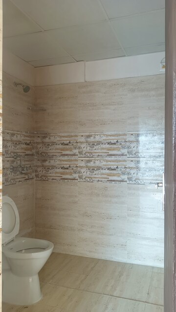 Bathroom in 2.5 BHK Apartment at Amrapali Golf Homes, Sector 4, Greater Noida – for Rent