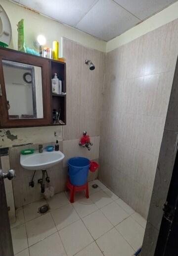 Bathroom in 3 BHK Apartment at Jaypee Greens Kosmos, Sector 134 – for Rent