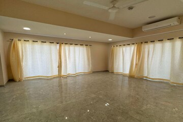 Room in 3 BHK Apartment at Indiabulls Sky Forest, Lower Parel – for Rent