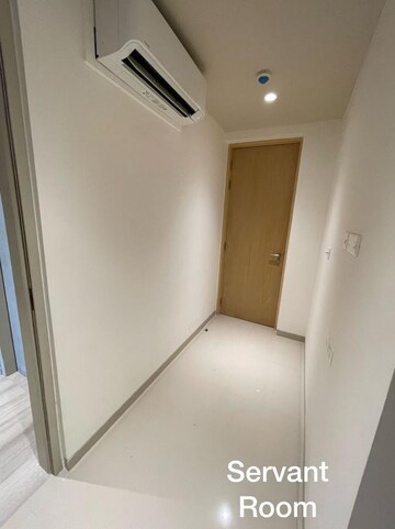 Room in 5 BHK Apartment at Shashtri Nagar – for Rent