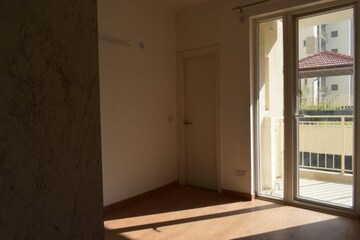 Room in 3 BHK Apartment at Emaar Gurgaon Greens, Sector 102 – for Rent