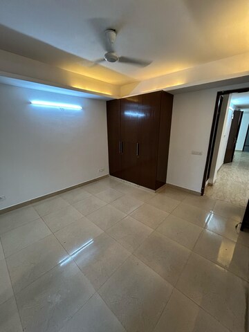 Room in 3 BHK Builder Floor at Saket – for Rent