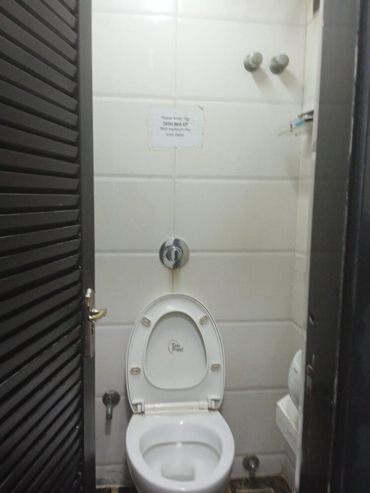 Washroom, atlanta-estate Commercial Office Space 1680 Sq.Ft. In Goregaon East Mumbai 8368006