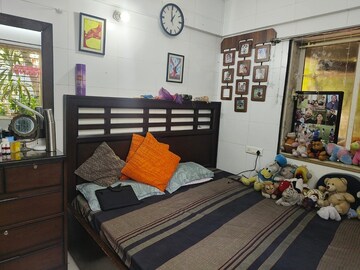 Bedroom in 2 BHK Apartment at Juhu – for Rent