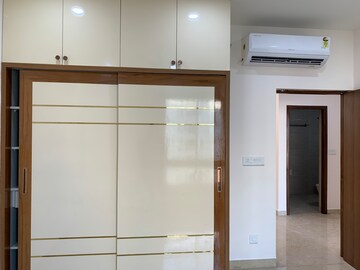 Room in 3 BHK Apartment at Aurobindo Kohinoor, Serilingampally – for Rent