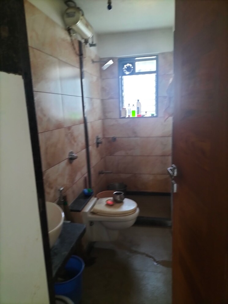 Bathroom, satya-niwas-vile-parle-east 2 Bedroom 745 Sq.Ft. Apartment In Vile Parle East Mumbai 8368114