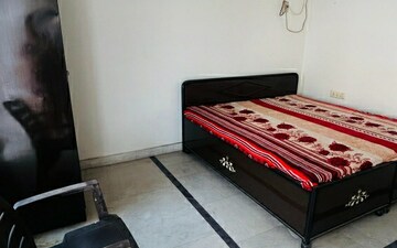 2 BHK Apartment For Rent in Model Gram