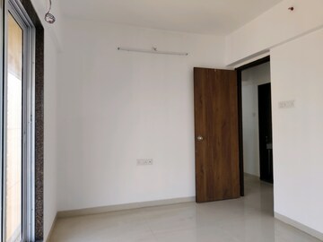 Room in 2 BHK Apartment at Avant Hillway, Goregaon East – for Rent