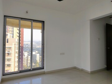 Room in 2 BHK Apartment at Avant Hillway, Goregaon East – for Rent