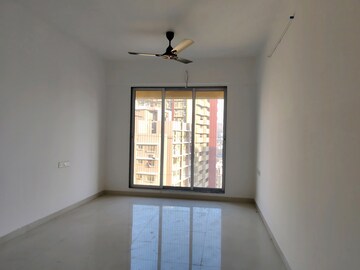 Room in 2 BHK Apartment at Avant Hillway, Goregaon East – for Rent