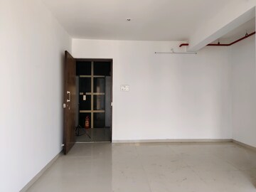 Room in 2 BHK Apartment at Avant Hillway, Goregaon East – for Rent