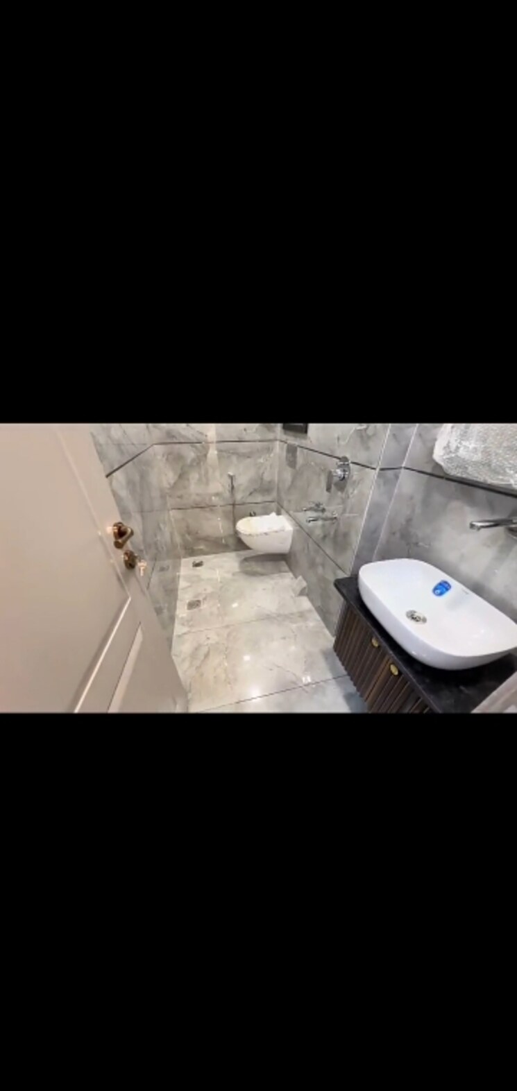 Bathroom, dwarka mor 4 Bedroom 1350 Sq.Ft. Builder Floor In Dwarka Mor Delhi 8368239