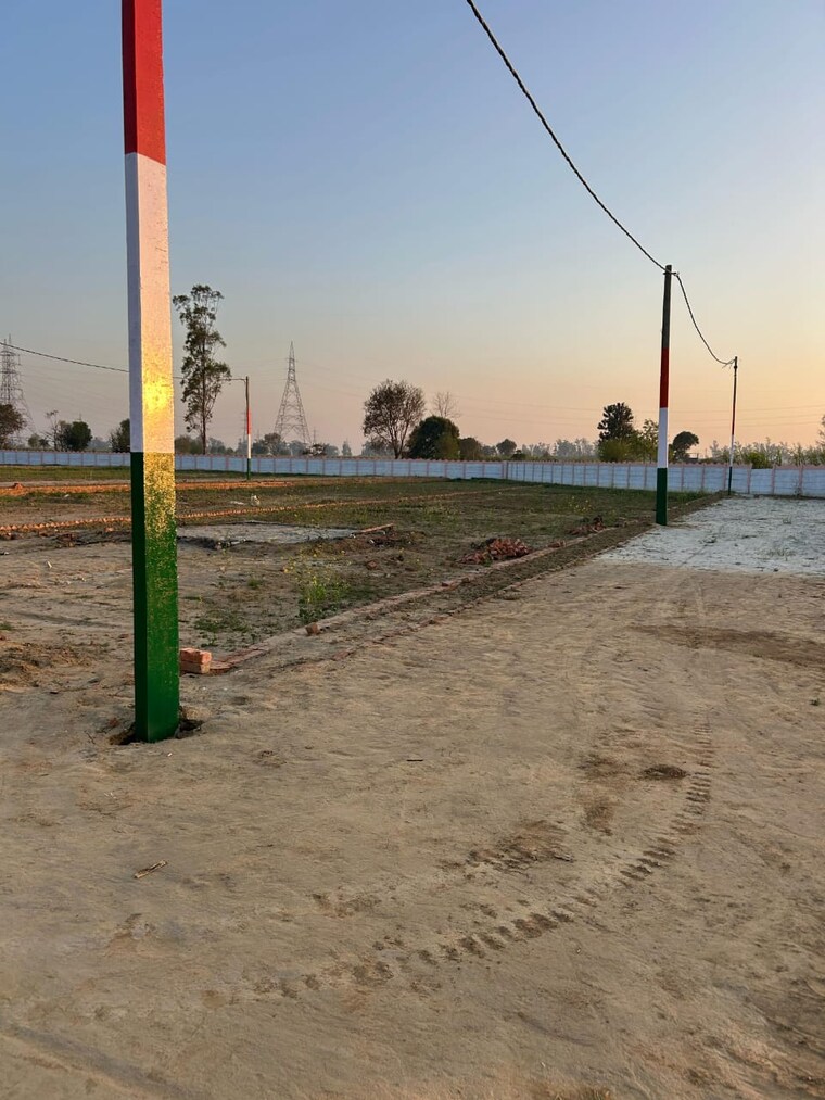 Garden, rohta road  100 Sq.Yd. Plot In Rohta Road Meerut 8368303