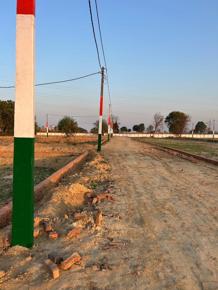 Garden, rohta road  100 Sq.Yd. Plot In Rohta Road Meerut 8368303