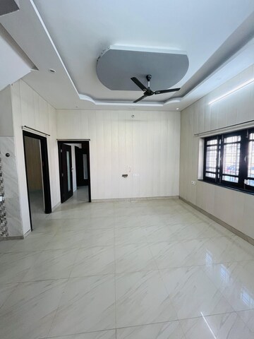 Room in 5 BHK Independent House at Gms Road – for Rent