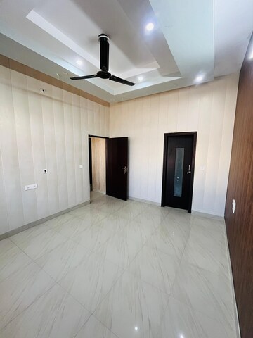 Room in 5 BHK Independent House at Gms Road – for Rent