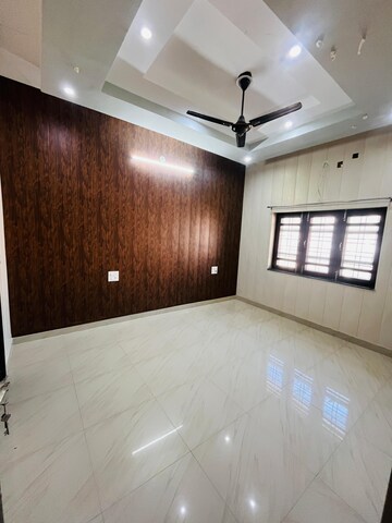 Bedroom in 5 BHK Independent House at Gms Road – for Rent