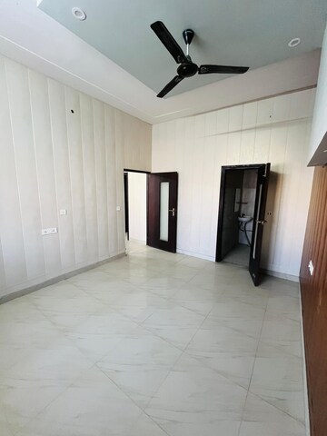 Room in 5 BHK Independent House at Gms Road – for Rent