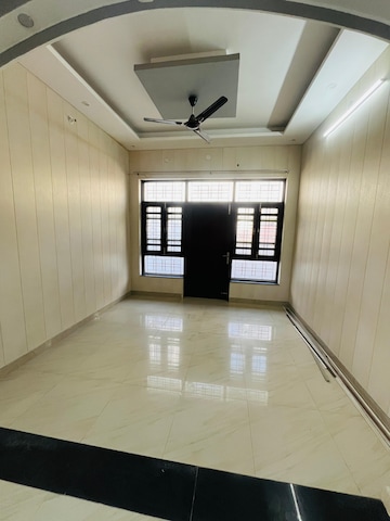 Room in 5 BHK Independent House at Gms Road – for Rent