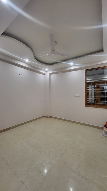 Room in 2 BHK Apartment at Palm Residency Chhatarpur, Chattarpur – for Rent