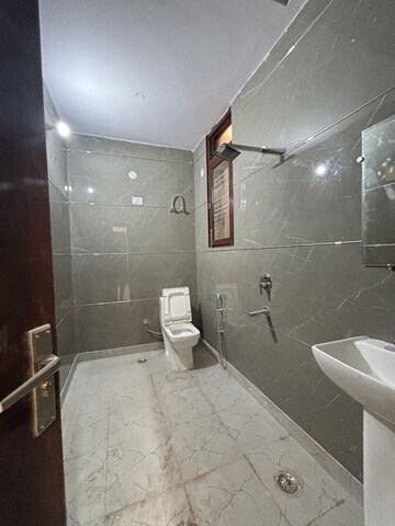 Bathroom in 2 BHK Apartment at Palm Residency Chhatarpur, Chattarpur – for Rent