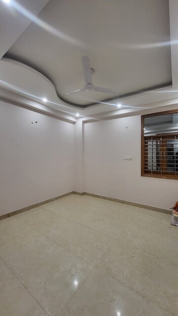 Room in 2 BHK Apartment at Palm Residency Chhatarpur, Chattarpur – for Rent