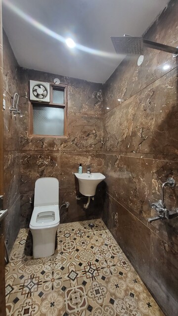 Bathroom in 2 BHK Apartment at Palm Residency Chhatarpur, Chattarpur – for Rent