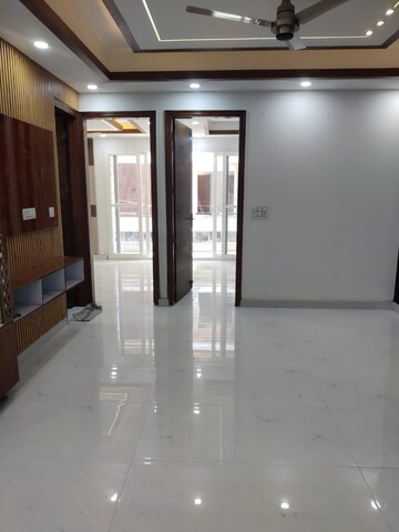 Room in 3 BHK Builder Floor at Gms Road – for Rent