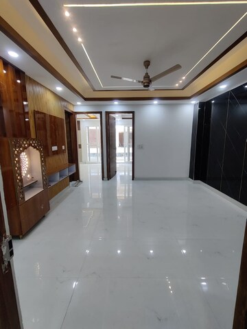 Room in 3 BHK Builder Floor at Gms Road – for Rent