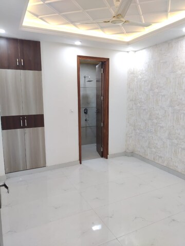 Room in 3 BHK Builder Floor at Gms Road – for Rent