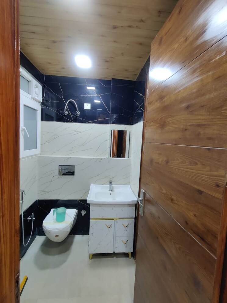 Bathroom, gms road 3 Bedroom 1200 Sq.Ft. Builder Floor In Gms Road Dehradun 8368386