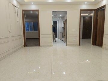Building Lobby in 3 BHK Builder Floor at Sushant Lok 3, Sector 57 – for Sale