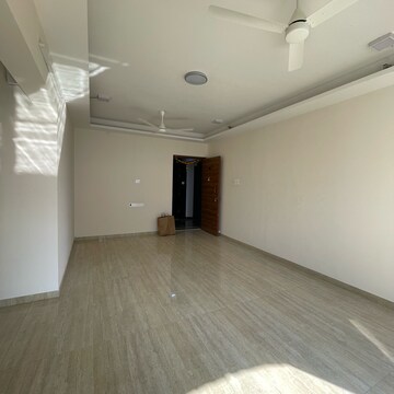 Room in 3 BHK Apartment at Je And Vee Om Trimurti, Dindoshi – for Rent